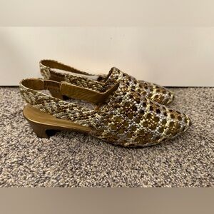 Vintage Stuart weitzman metallic woven slingback kitten heels size 6